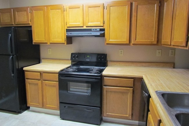 kitchen AT VISTA POINTE APARTMENTS